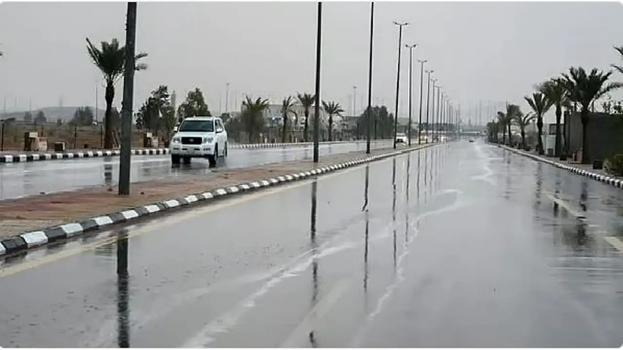 طقس المملكة: أمطار رعدية مصحوبة بالبرد ورياح نشطة تضرب عدة مناطق الأربعاء